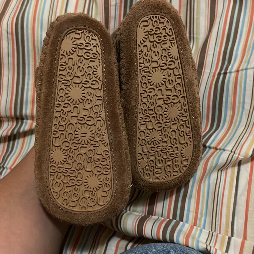 UGG - Picture 3 of 5
